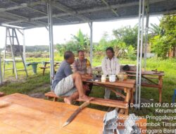 Bhabinkamtibmas Desa Teko Dukung Ketahanan Pangan melalui Kunjungan ke Petani Hortikultura