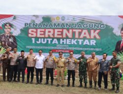 Polda NTB Turut Sukseskan Progra Ketahanan Pangan Dengan Menanam Jagung di Kecamatan Pringgabaya