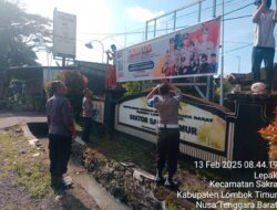 Sosialisasi Penerimaan Personel Polri  dilakukan Polsek Sakra Timur dengan Menggelar Gelar Pemasangan Banner
