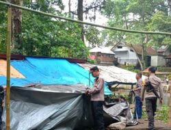 Polsek Aikmel Bubarkan Lapak Judi Bola Adil