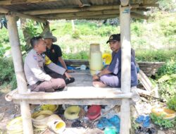 Guna Suksesnya Program Ketahanan Pangan, Bhabinkamtibmas Desa Sakra Lakukan Kunjungan Silaturahmi ke Warga Dusun Dasan Imbe