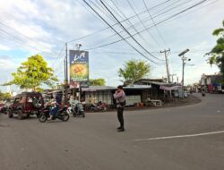 Polsek Keruak Laksanakan Giat Rawan Pagi, Atur Lalu Lintas dan Berikan Imbauan Kamtibmas