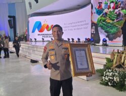 Polri Tegaskan Komitmen Tingkatkan Pelayanan Publik, Kapolres Lotim Terima Penghargaan KemenPAN-RB