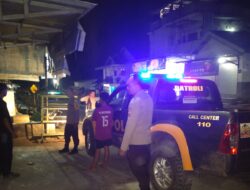 Personel Polsek Sakra Lakukan Patroli Malam Guna Stabilitas Kamtibmas yang Kondusif
