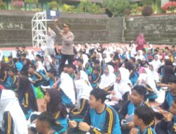 Kanit Binmas Polsek Masbagik Beri Edukasi Kenakalan Remaja, Tertib Lalu Lintas, dan Bahaya Narkoba di SMPN 02 Masbagik