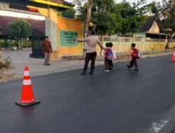 Kapolsek Labuhan Haji Beserta Anggota Lakukan Pengaturan Lalu Lintas di beberapa Sekolah