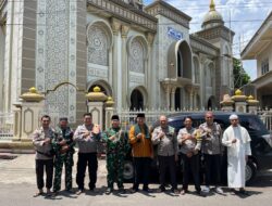 Personel Polsek Montong Gading Laksanakan Pengamanan Sholat Jumat Dan Pengaturan Arus Lalin